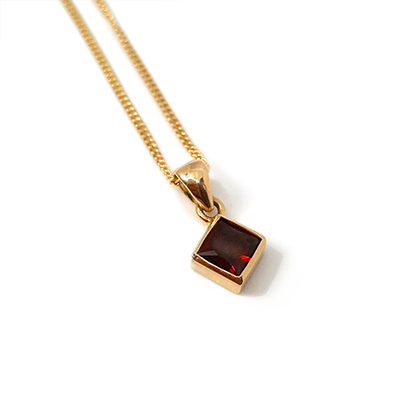 Dije de Oro 18k con Granate